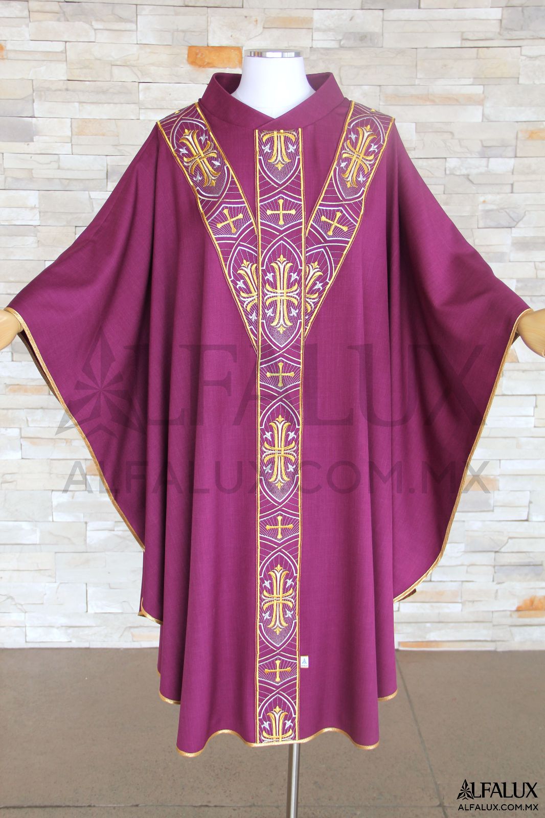 04 IMPERIAL Casulla Alfalux Morado Bugambilia Central 300 (0)